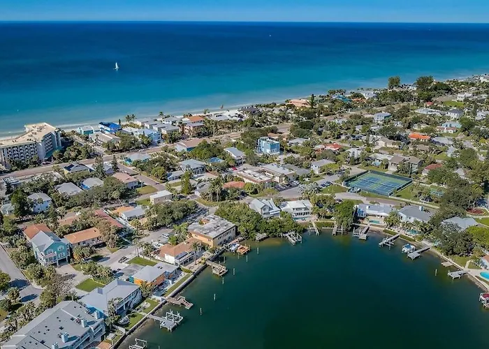 Relax At Our Bay Waterfront Holiday home *
