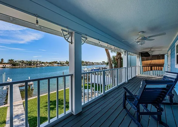 Relax At Our Bay Waterfront Holiday home *